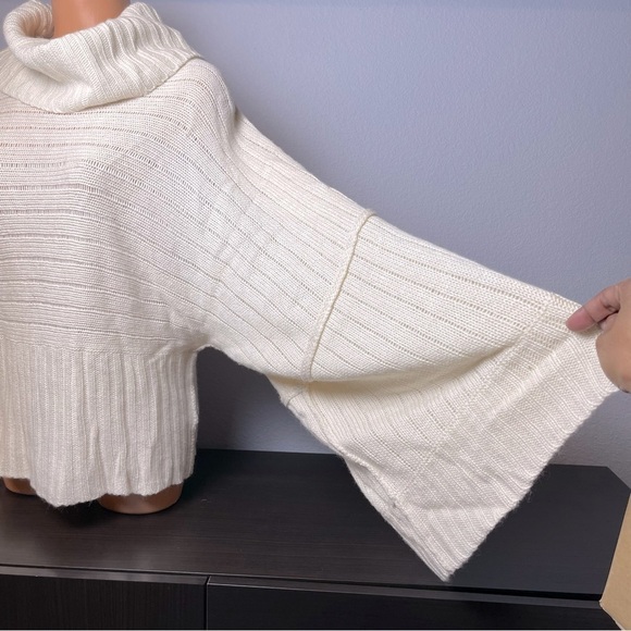 Nwt Calvin Klein Jeans Batwing Sleeve Cowl Neck Ivory Sweater (K05) - Picture 2 of 6